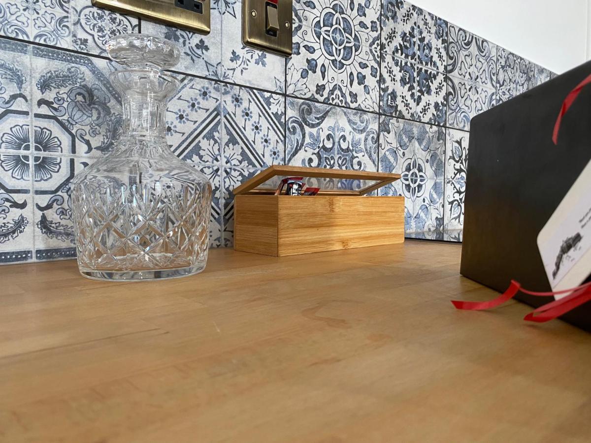 Queen Street Boutique Suites EDI Exteriér fotografie A kitchen countertop made of laminate
